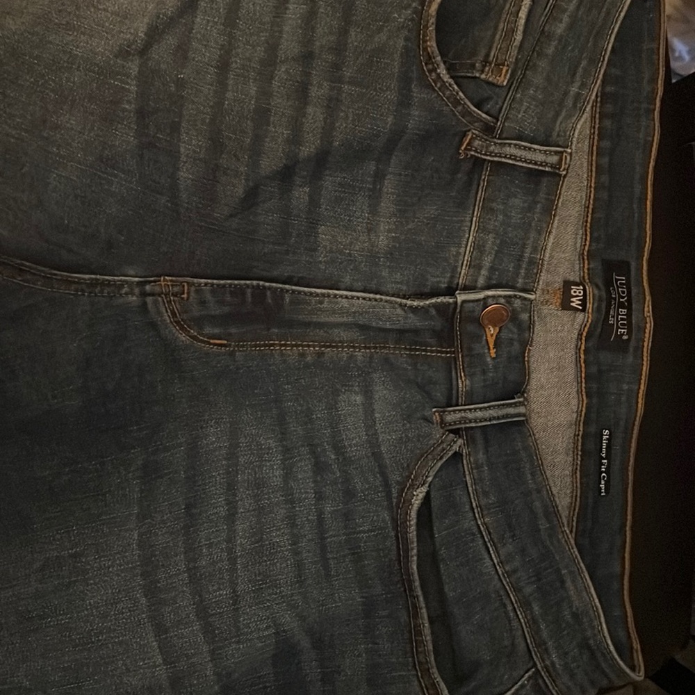 Judy Blue Skinny Fit Crop Capri